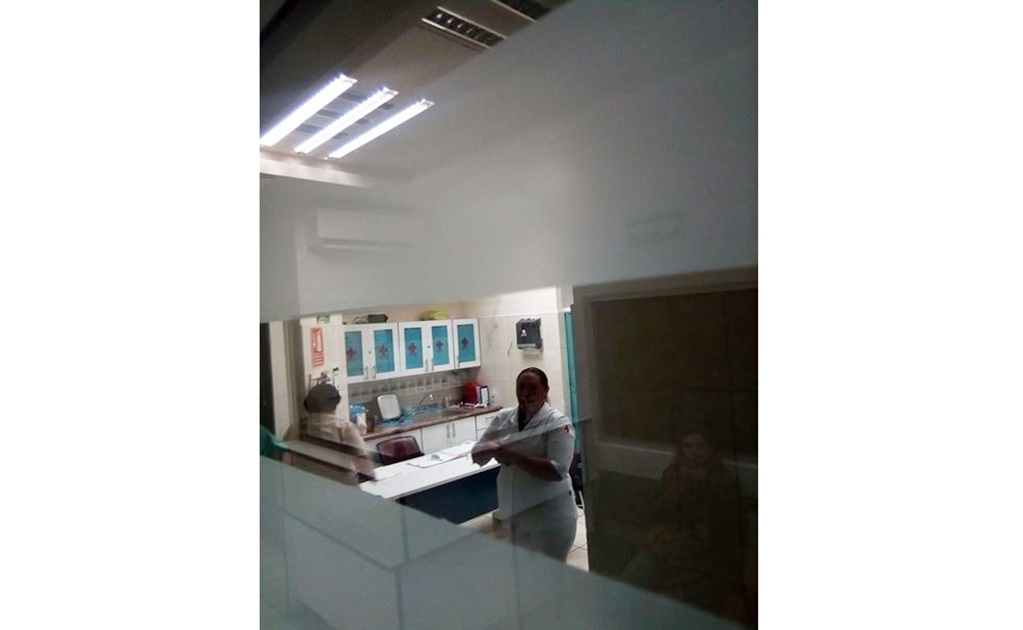 Acusan a enfermera de la Cruz Roja en Sinaloa por hacer una señal obscena