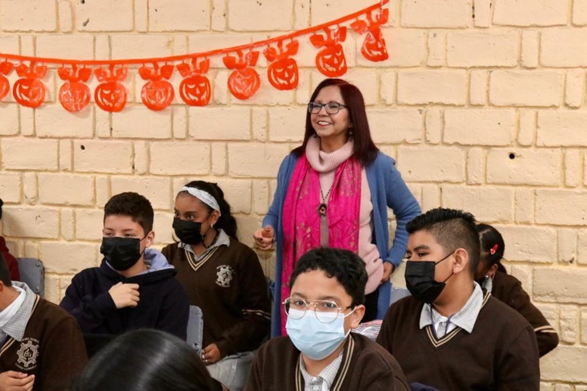 "AMLO gobierna para todos", dice Leticia Ramírez en inauguración de Plaza Comunitaria en Querétaro