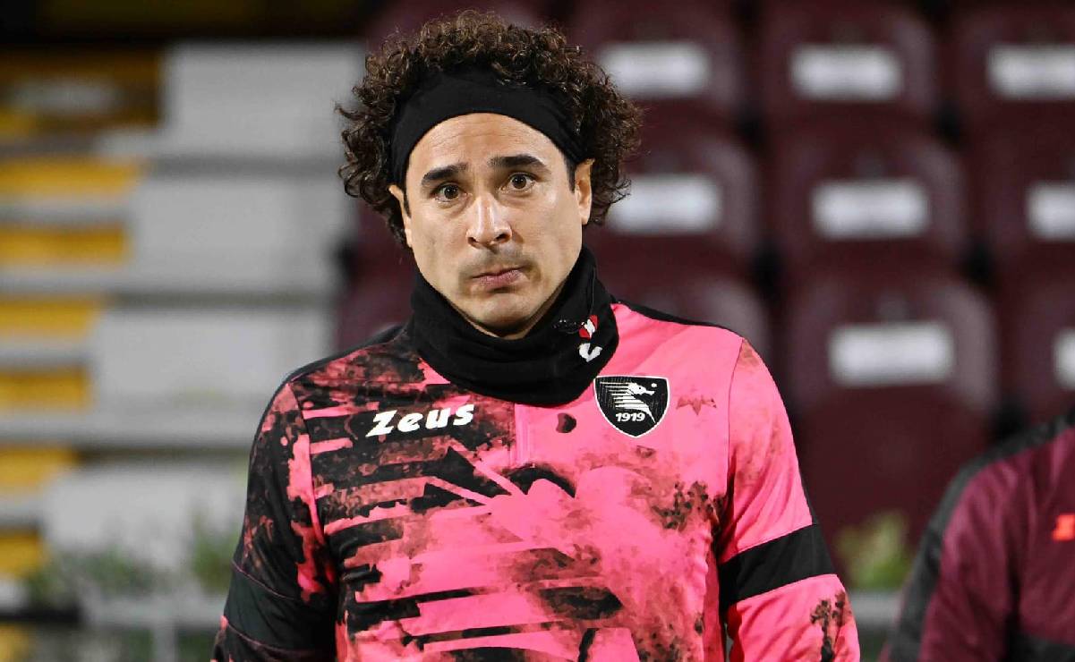 Guillermo Ochoa suma más de un mes sin jugar con la Salernitana y estaría en vilo su titularidad con el Tri