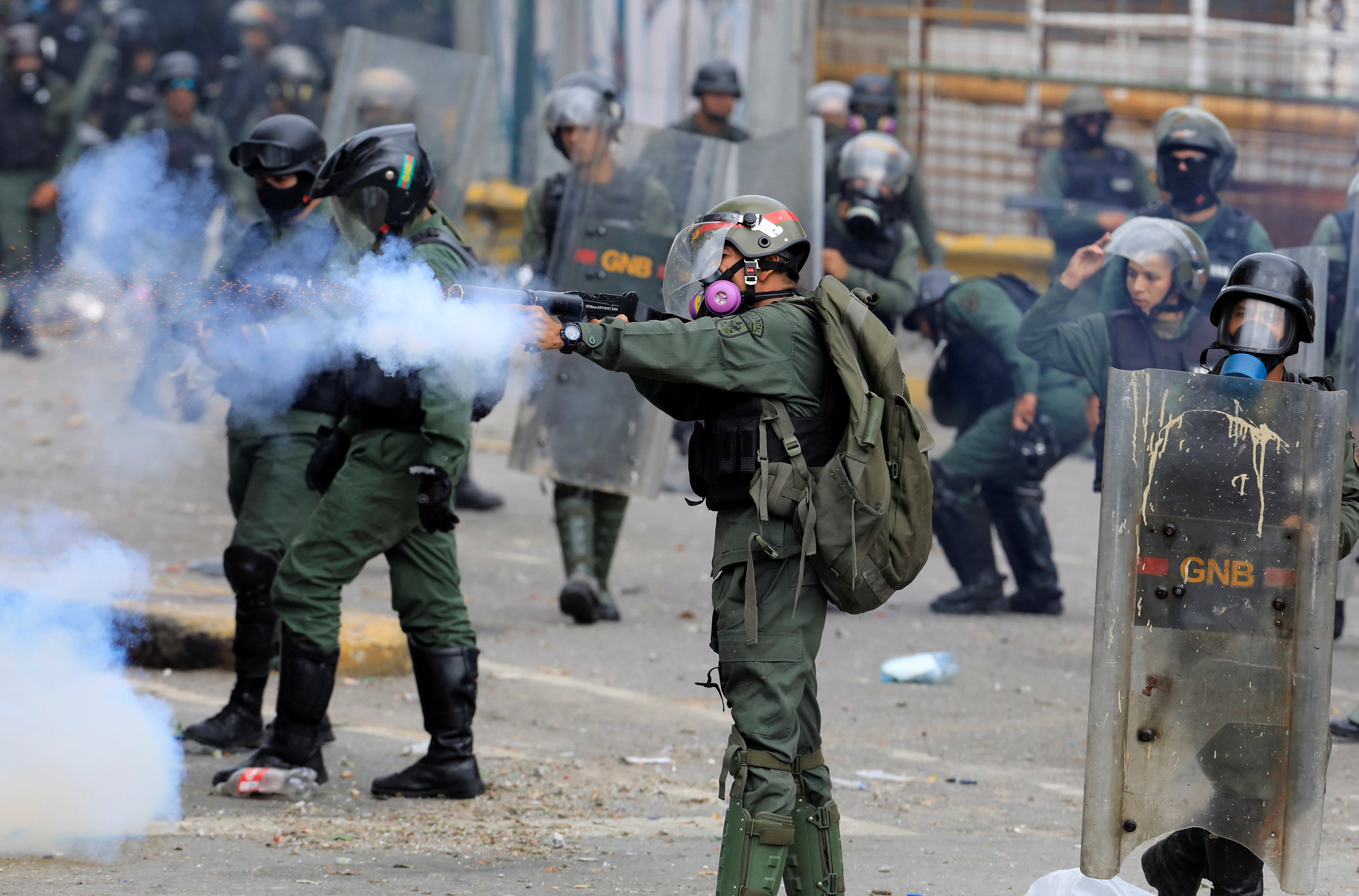 Bloquean con gas lacrimógeno marcha en Caracas en apoyo a supremo paralelo