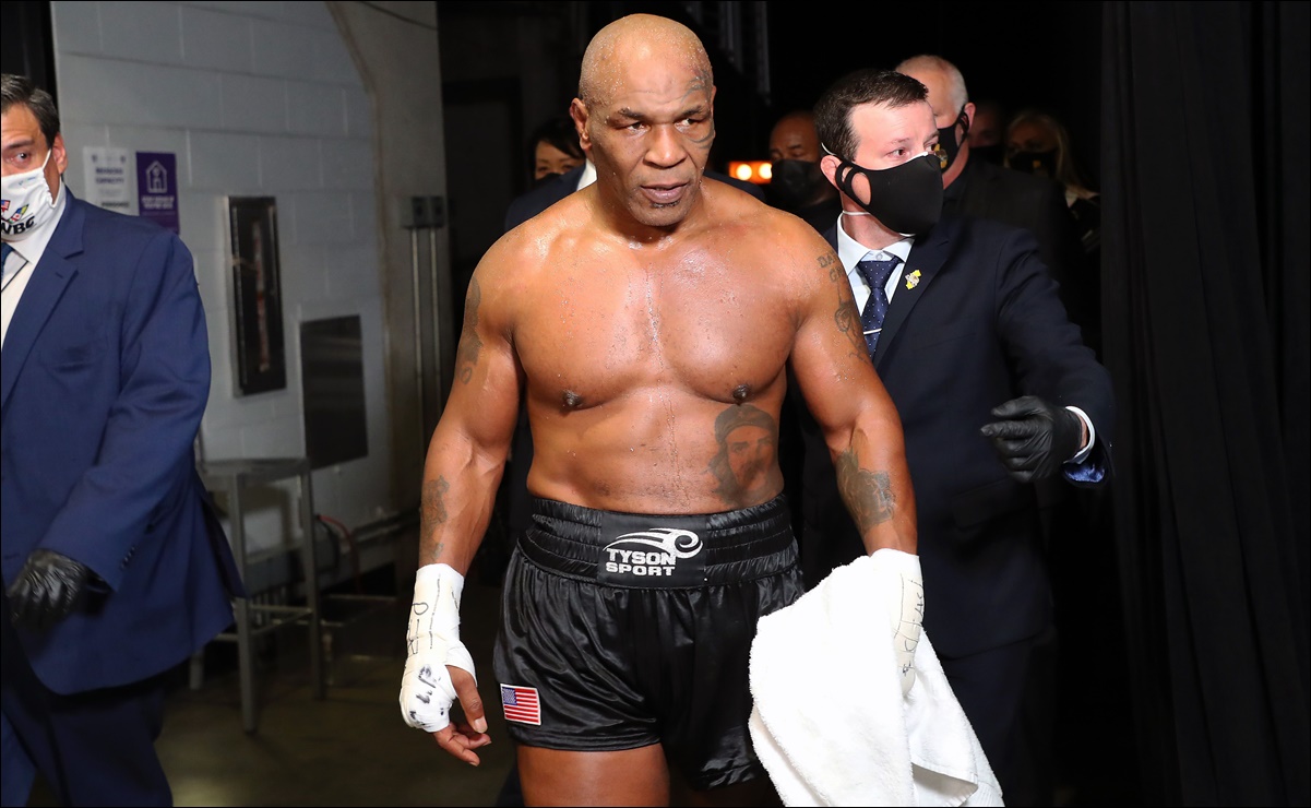Mike Tyson confiesa que fumó marihuana antes de pelear contra Roy Jones Jr