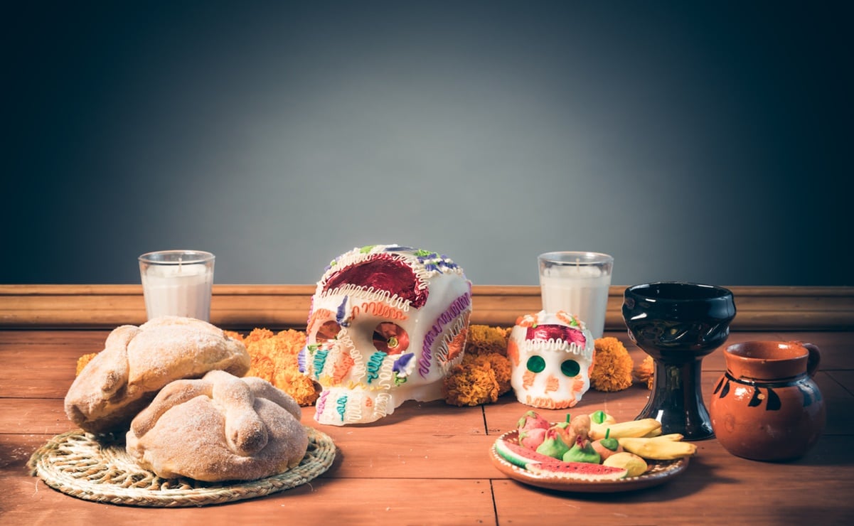 Qué elementos lleva la ofrenda de Día de Muertos