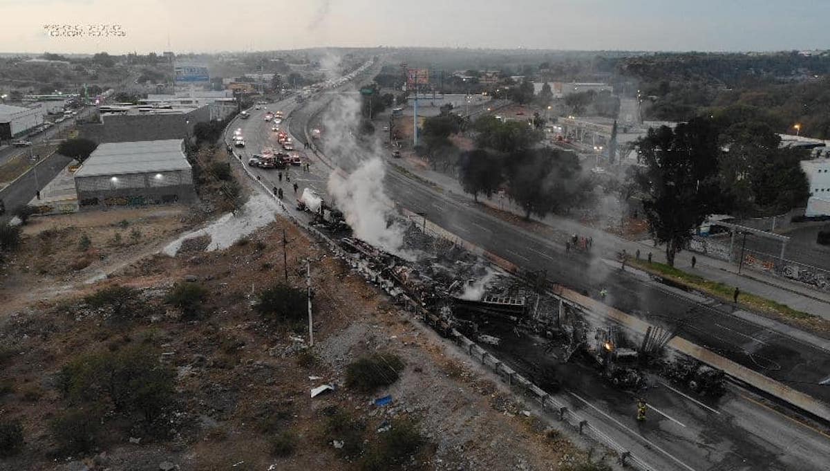 Mantienen cierre parcial a la circulación en la autopista México-Querétaro
