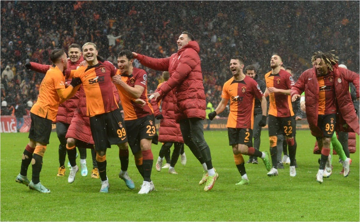 Futbolistas del Galatasaray donan sus salarios para las víctimas del terremoto en Turquía