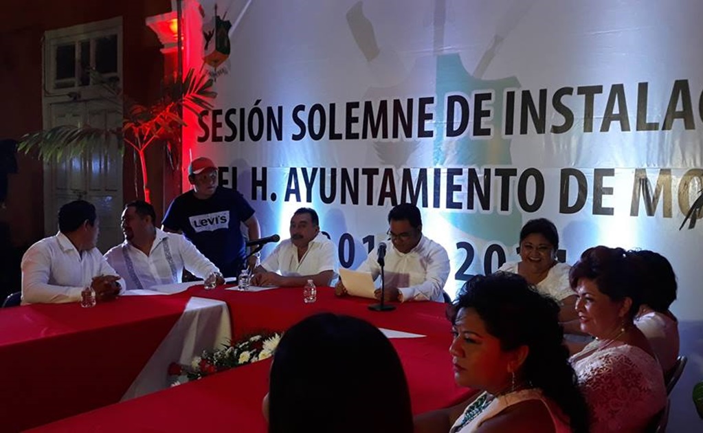 Nuevo alcalde de Motul, Yucatán, toma posesión a oscuras