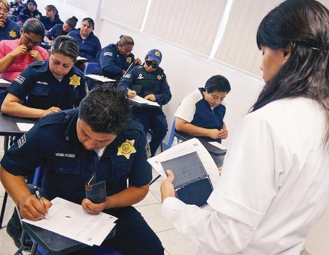 Amealco buscará más policías