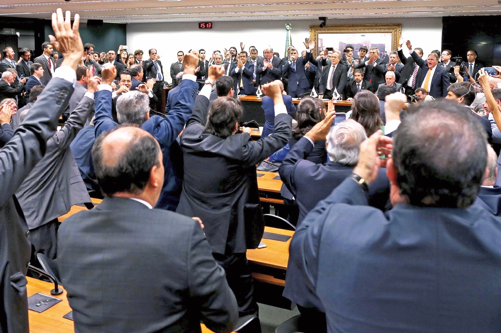 Principal aliado de coalición deja el gobierno de Rousseff