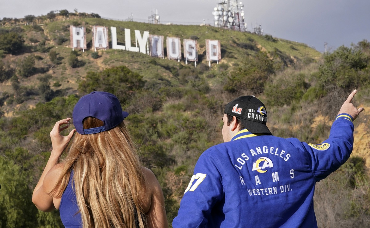 'Rams House'; Hollywood cambia su letrero por el triunfo en el Super Bowl LVI