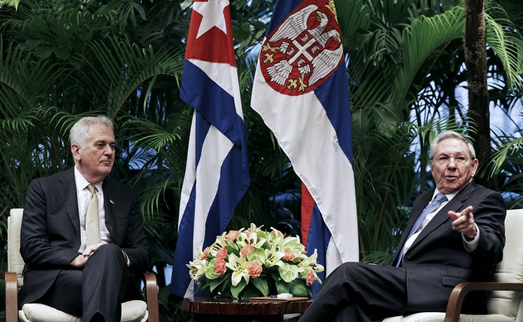 Presidente de Serbia otorga alta condecoración a Fidel