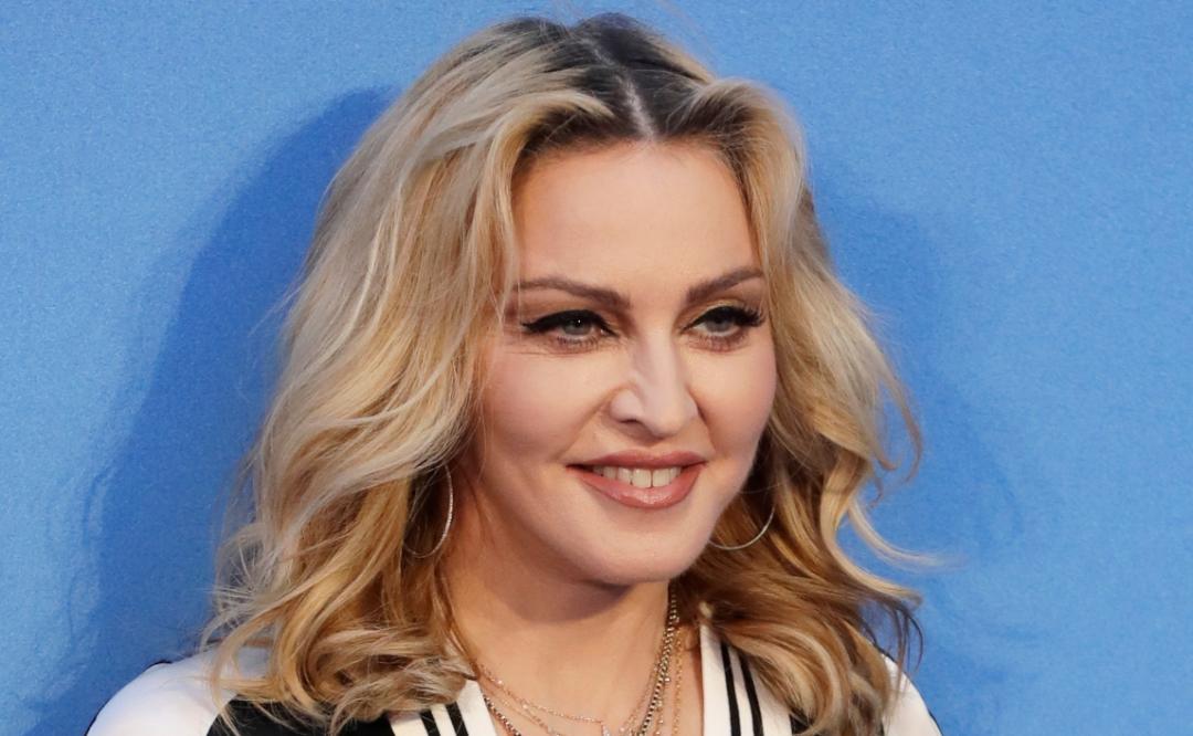 Madonna posa muy atrevida con tacones de 15 centímetros de Vivienne Westwood
