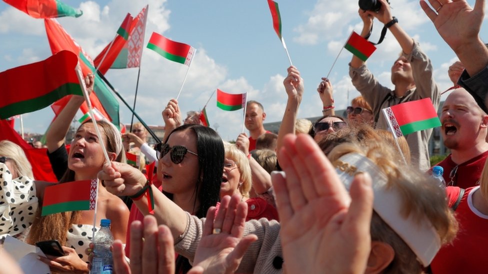 Cómo una insólita semana de protestas llevó al gobierno de Lukashenko a pedir ayuda a Putin