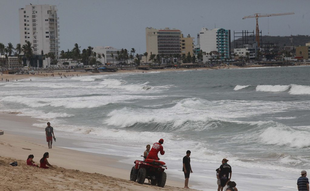 Huracán "Otis": Restablecen servicio eléctrico al 40% en Acapulco; aeropuerto de Zihuatanejo reactiva operaciones