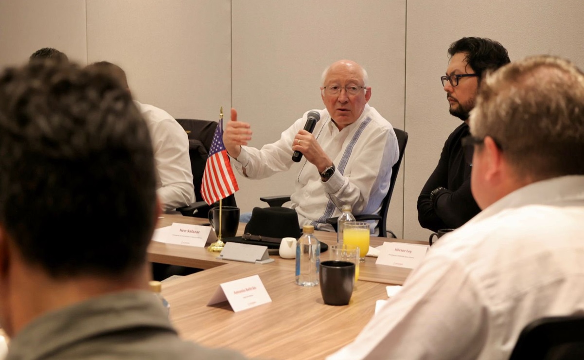 Líderes religiosos quieren ser parte de las soluciones en seguridad, dice embajador Ken Salazar