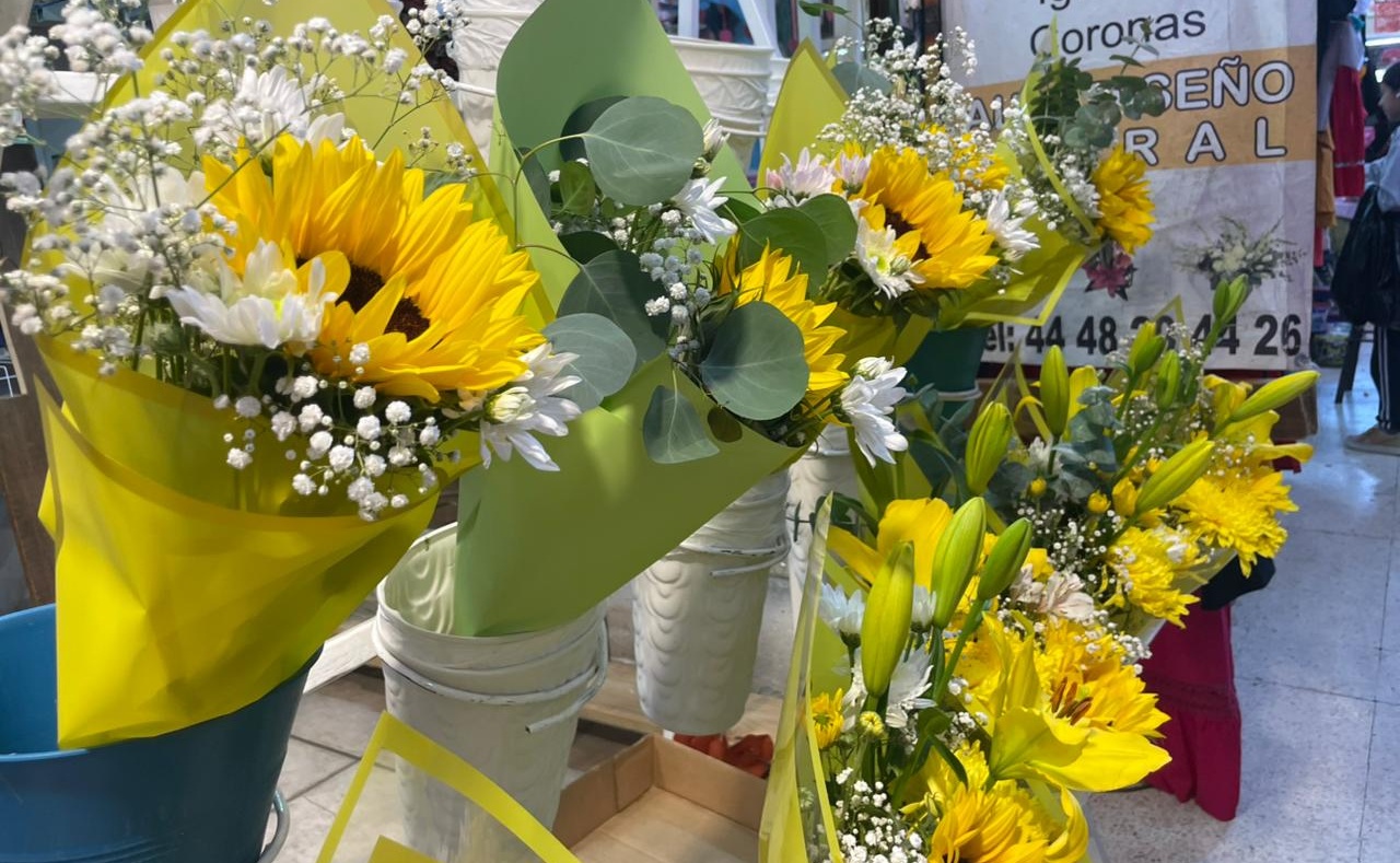 Producción de flores amarillas enfrenta retos por alta demanda estacional  en SLP