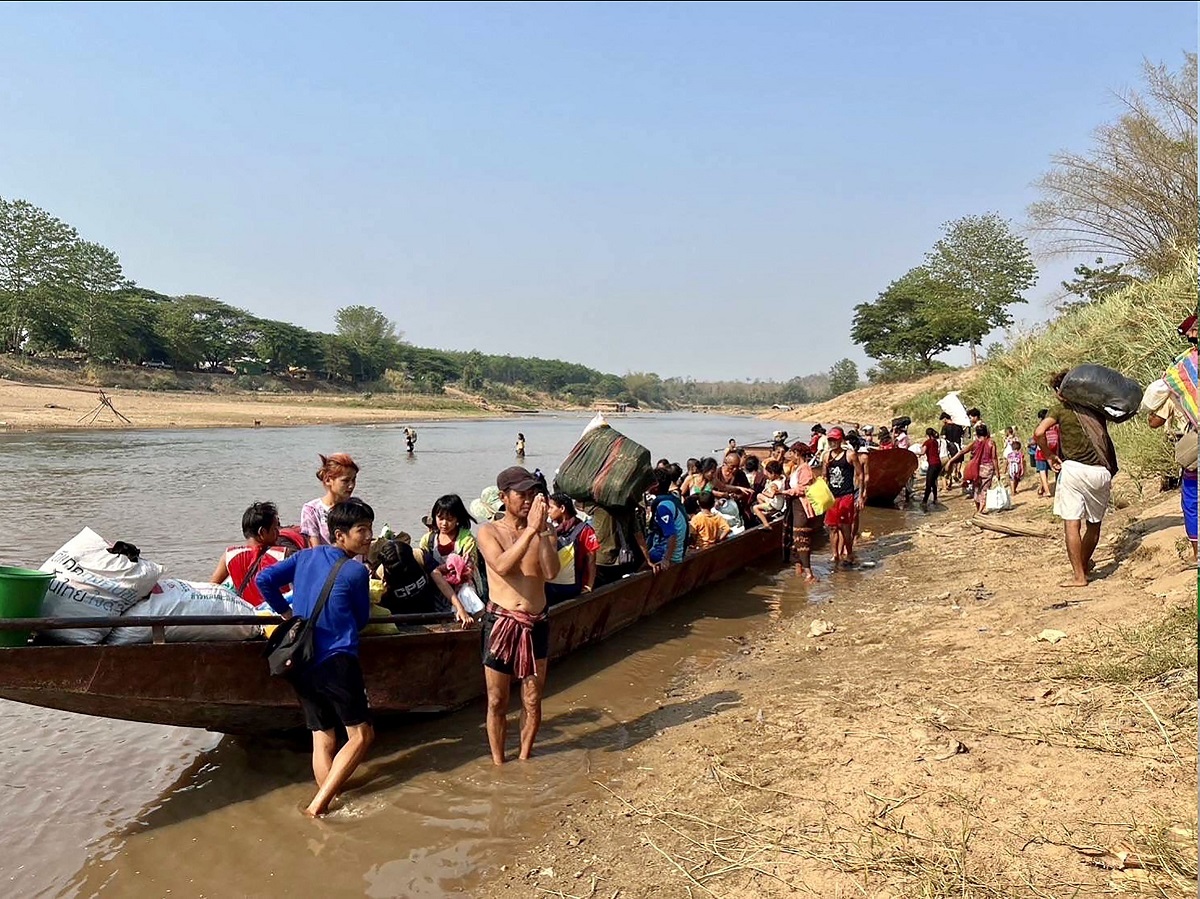 Junta militar de Myanmar reconoce mortal ataque aéreo contra una aldea