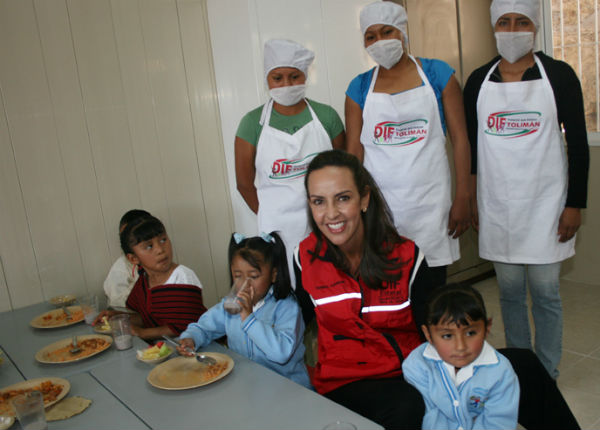 Entregan cocina escolar en Colón