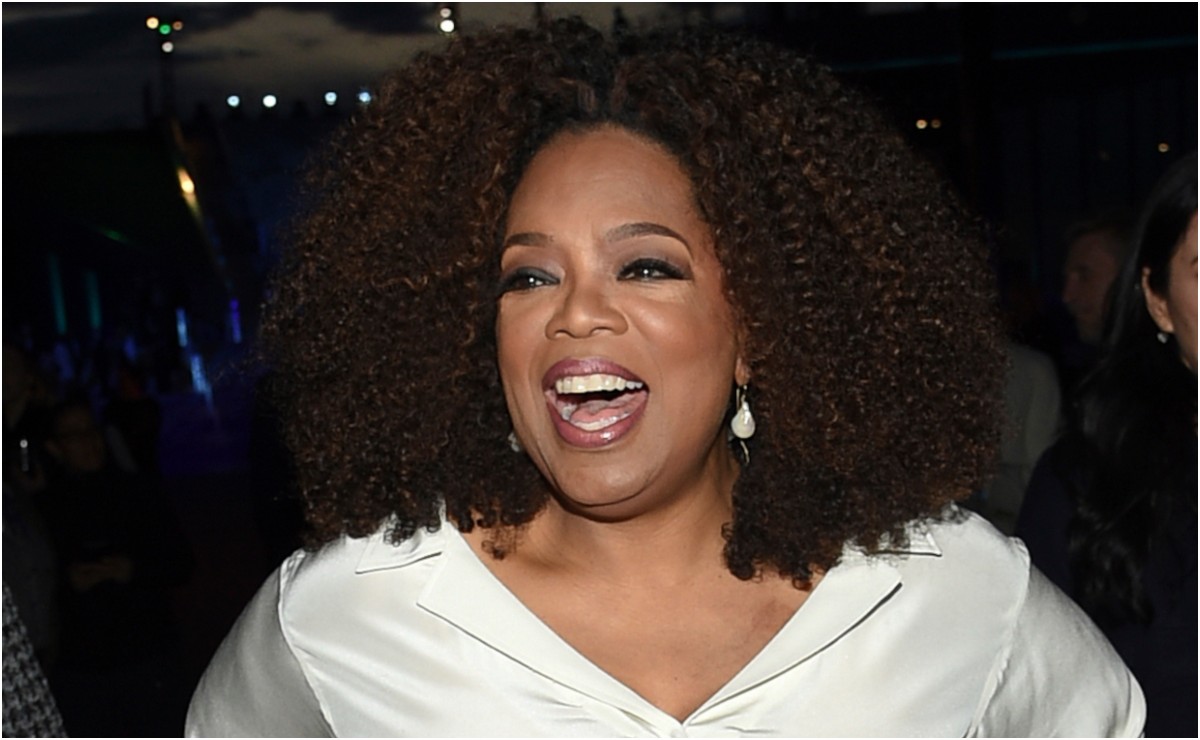 Oprah Winfrey rinde homenaje a Barbara Walters en caminata de gratitud