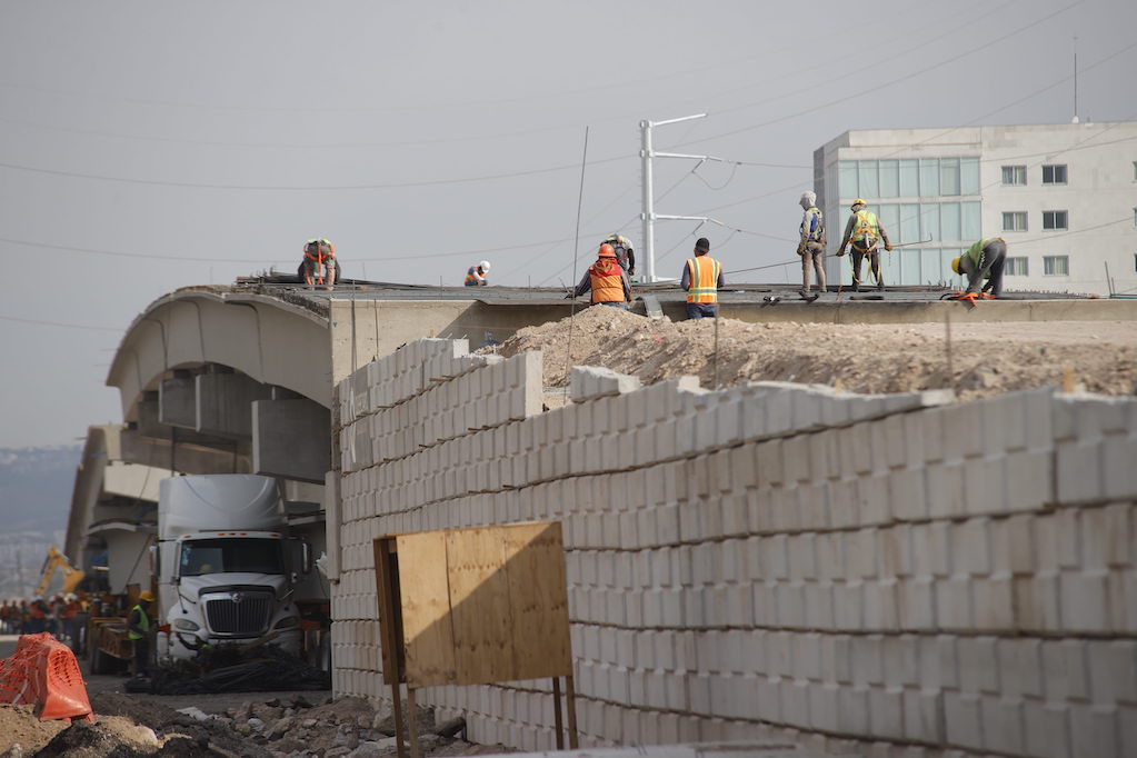 Avanzan las obras en 5 de Febrero; se espera que la obra mejore la movilidad 