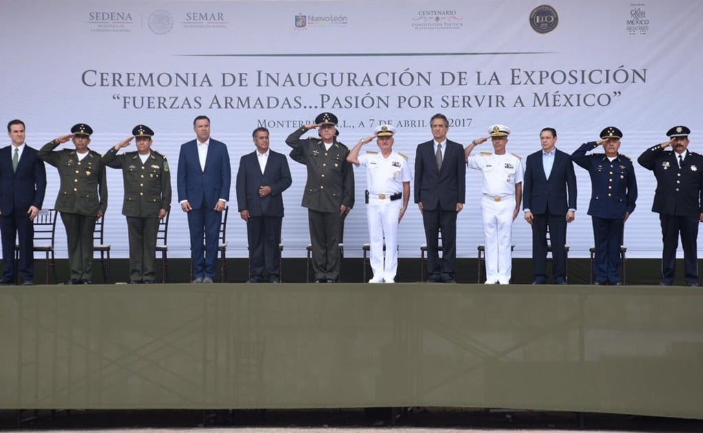 Asisten 7 mil en primer día de exposición militar en Parque Fundidora