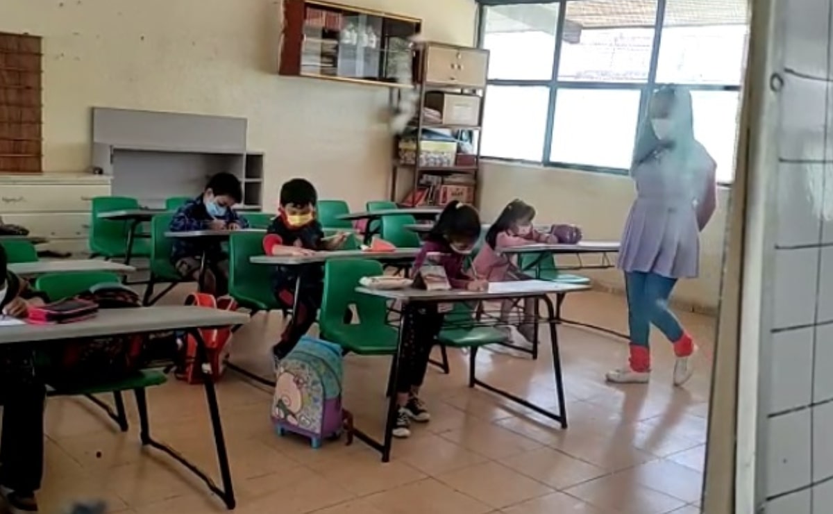 En escuela de Neza implementan tres horarios de clases para evitar aglomeraciones 