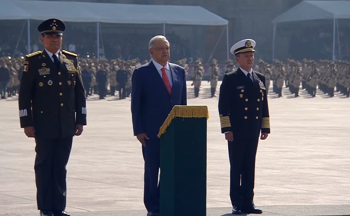 AMLO encabeza su última ceremonia del desfile cívico militar por el Día de la Revolución Mexicana