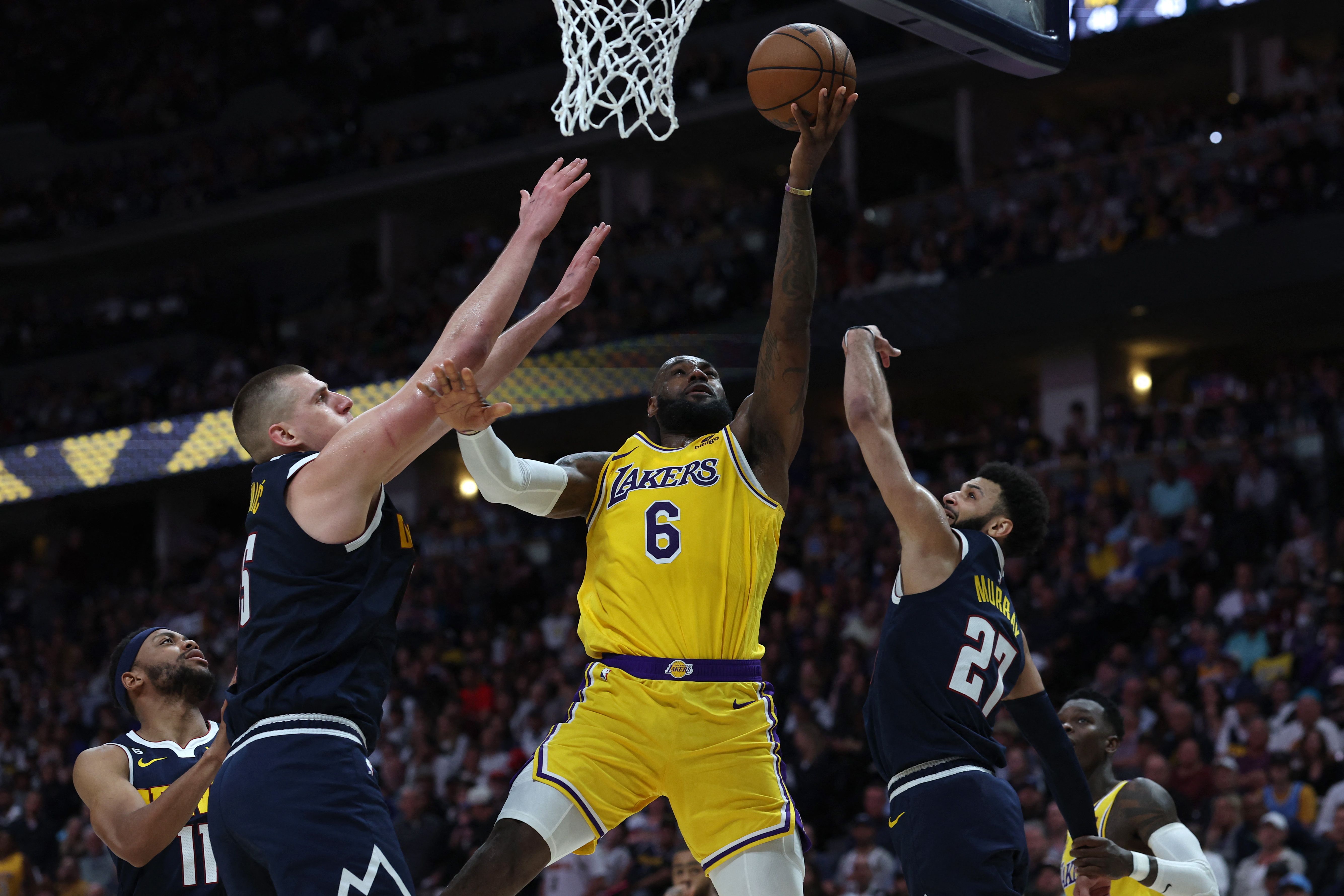 Los Nuggets remontan a los Lakers y ponen la serie con dos juegos a su favor