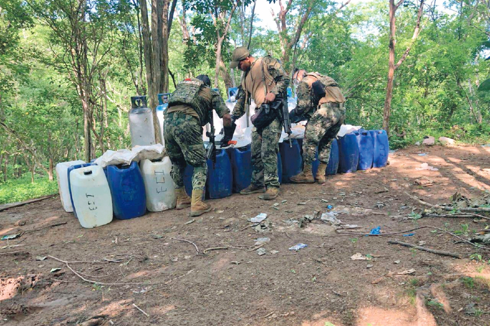 Destruyen 4 laboratorios del narco en Sinaloa