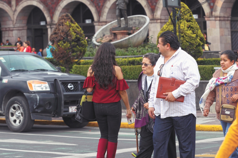 Amagan en Toluca con sancionar los piropos