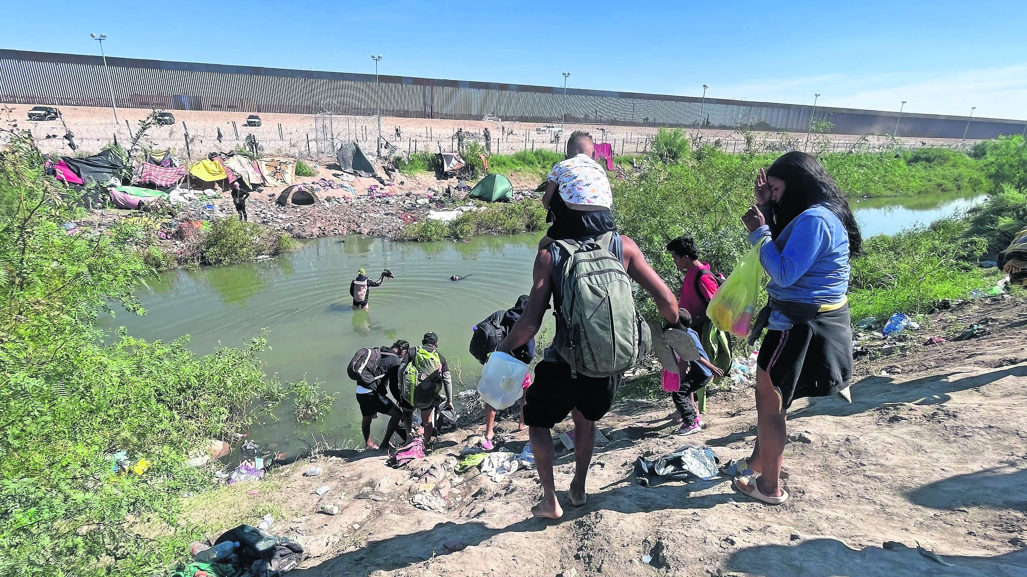 Gobierno de Biden alcanza acuerdo sobre separación de familias migrantes; prohíbe hacerlo durante 8 años