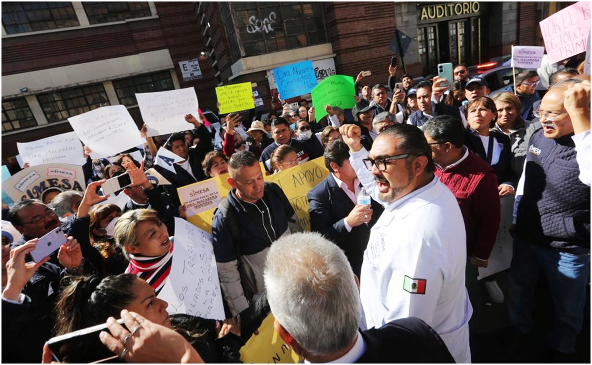 Trabajadores de la Salud protestan en el Edomex; exigen pagos de aguinaldo, insumos y bases