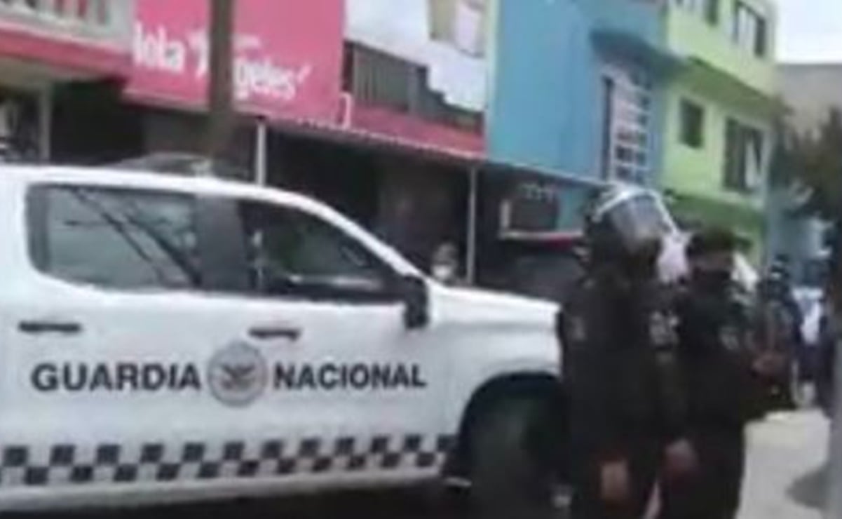 Decomisan drogas y armas en operativo en inmueble de Iztacalco