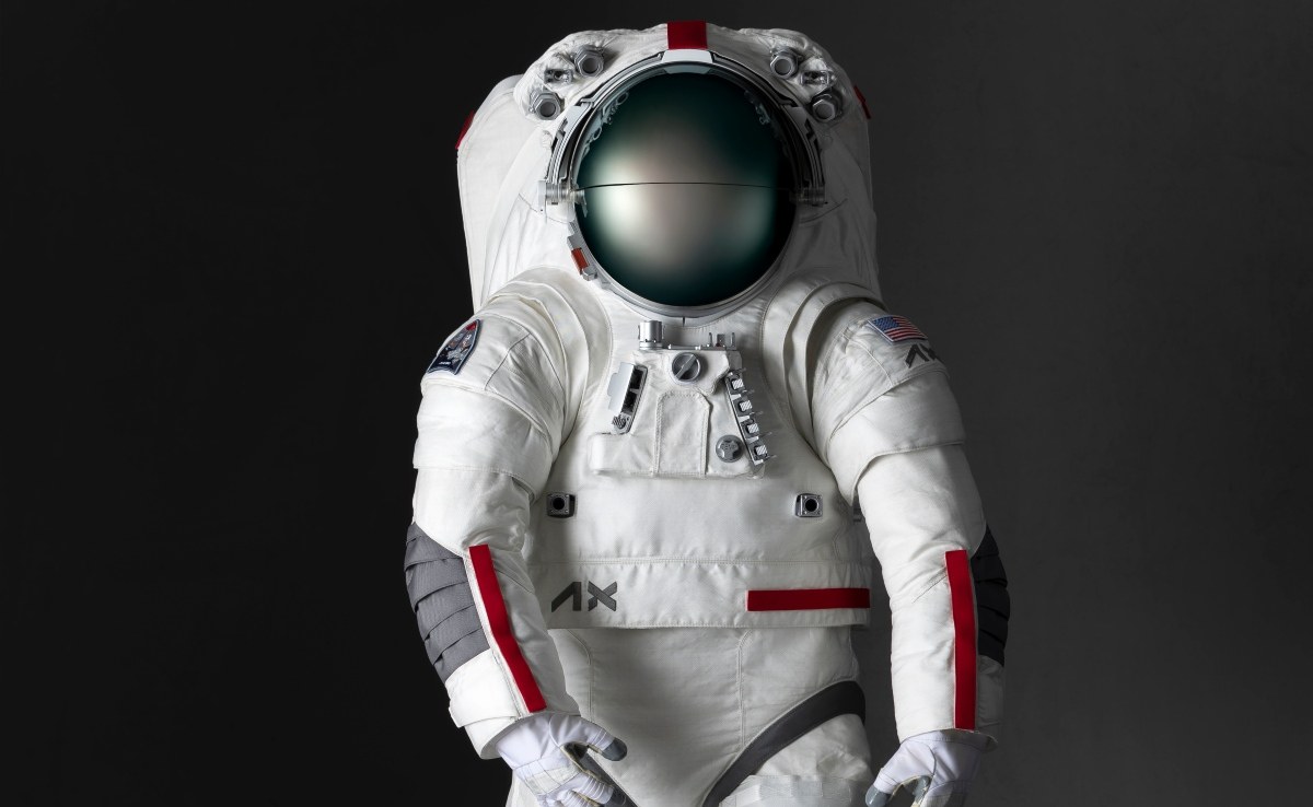 Así es el traje diseñado por Prada que lucirá la primera mujer en la luna