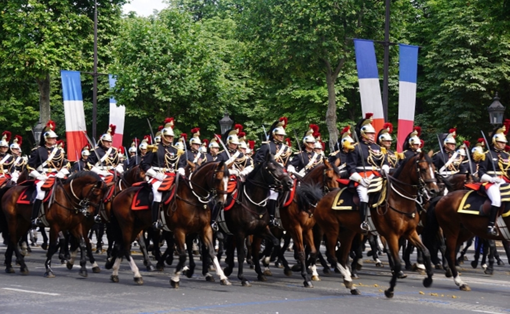 Hollande preside por última vez desfile del 14 de julio 