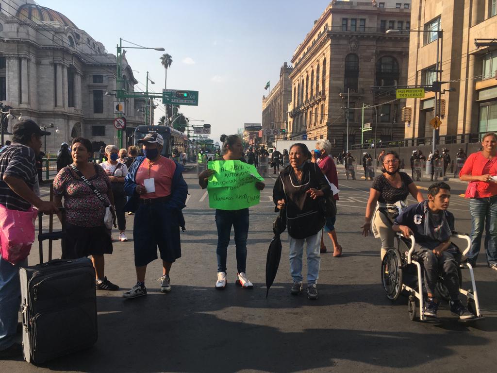 Ambulantes bloquearon por una hora el Eje Central; pedían "cooperación voluntaria"