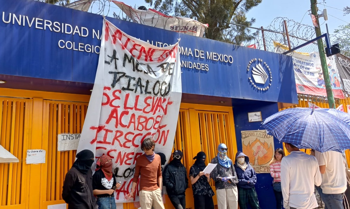 Estudiantes liberan CCH Naucalpan tras 29 días de toma por lucha contra grupos porriles