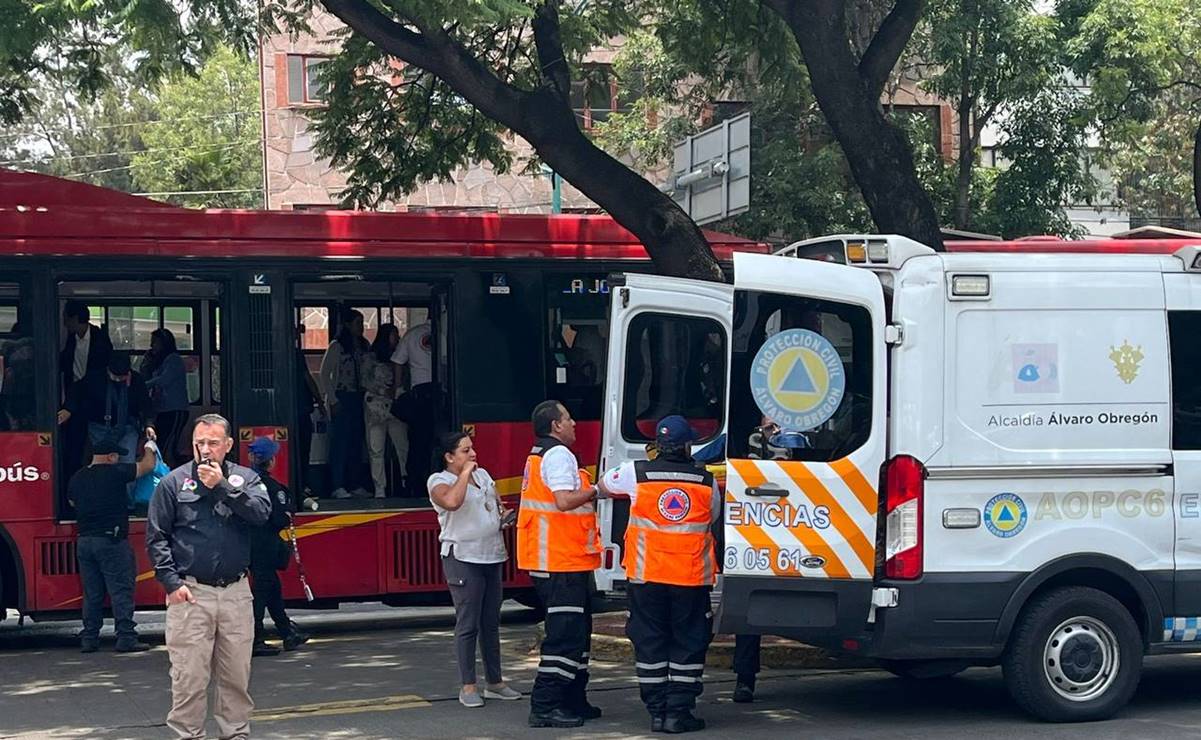 VIDEO: Captan momento en que unidad de Metrobús frena de emergencia para no arrollar a motociclista en Insurgentes Norte