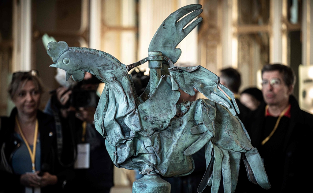 Exhiben "gallo" afectado por el incendio en Notre-Dame