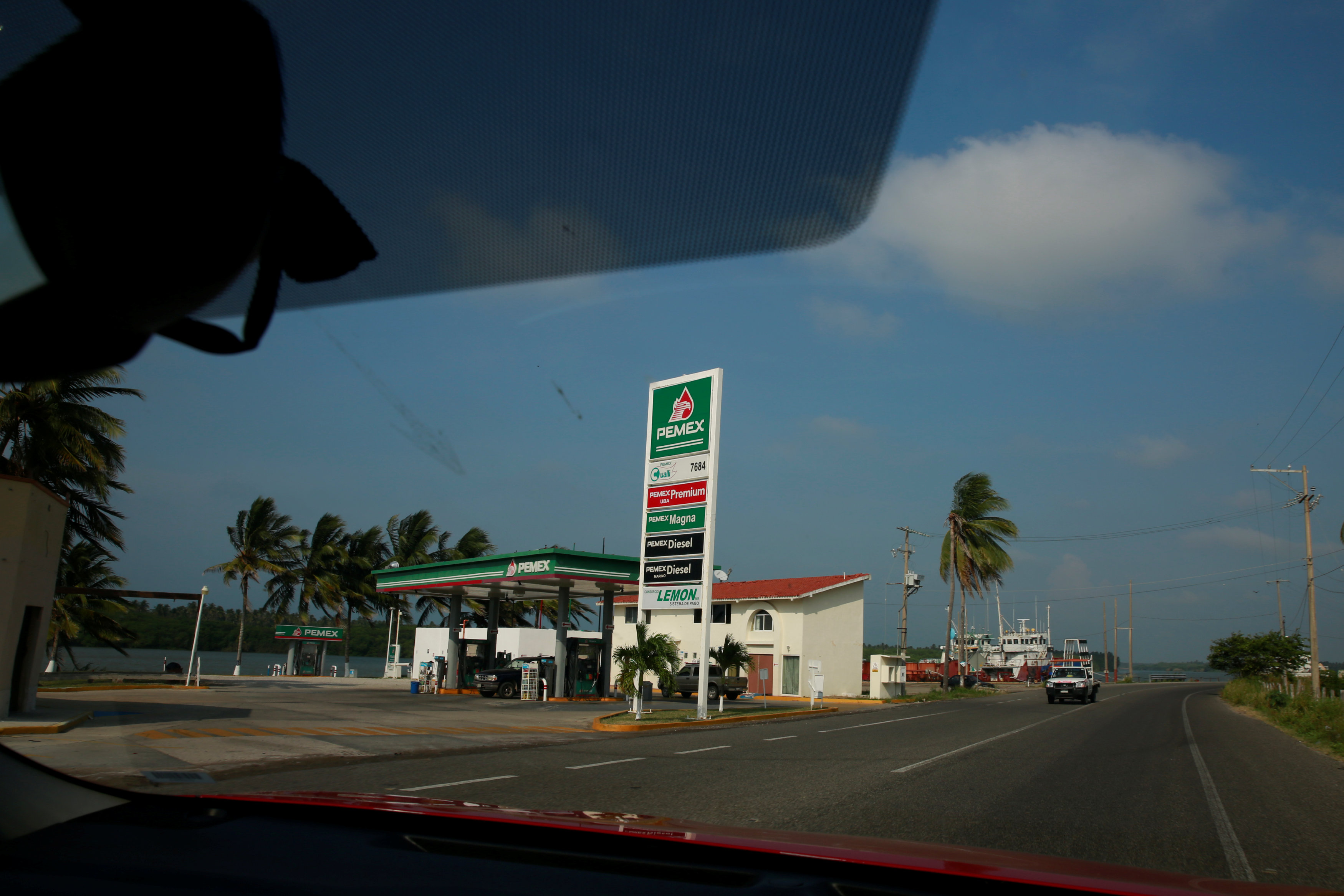 Precio del petróleo y crimen organizado golpean a Pemex en Tabasco