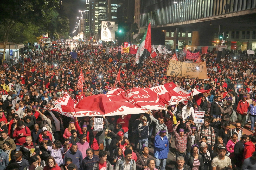 Brasil: Michel Temer asume presidencia entre protestas