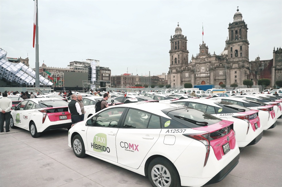 Toyota incorpora 200 taxis híbridos en CDMX