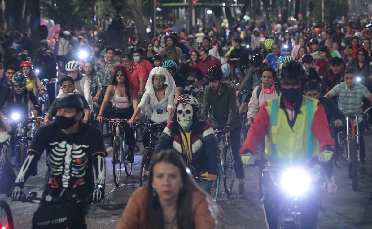 ¡Atención! Anuncia Metrobús modificaciones en rutas tras Paseo Nocturno del Día de Muertos