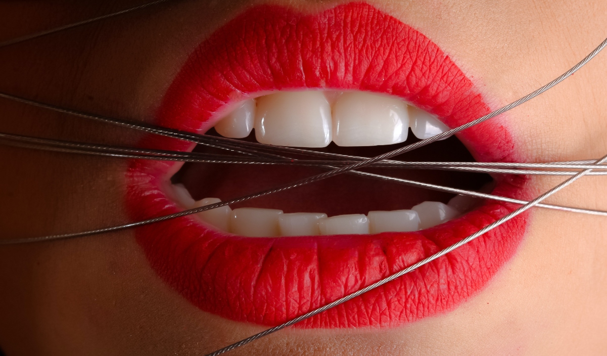 Razones por las que se parten los labios y cómo evitarlo