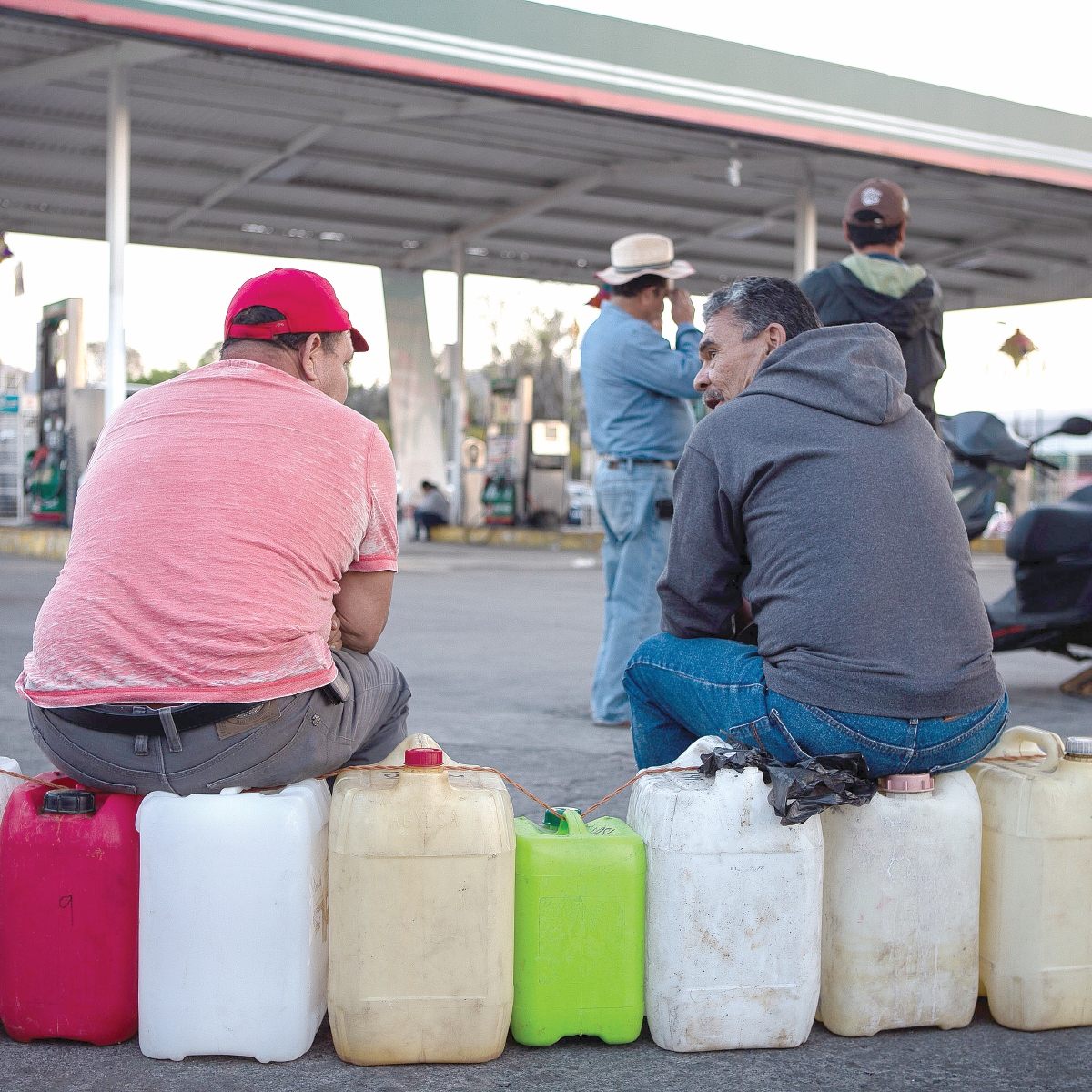 Permanecen cerradas 70% de las gasolinerías en Michoacán