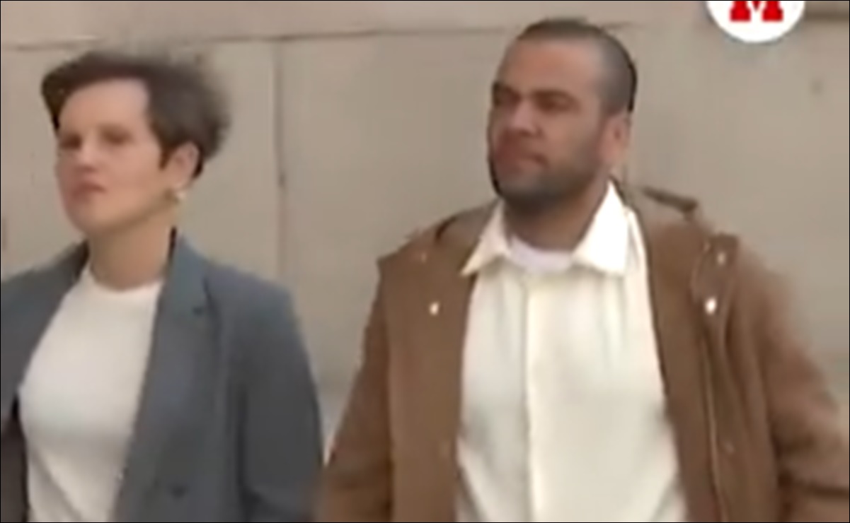 VIDEO: Dani Alves fue amenazado al salir del juzgado: "En Brasil te matan rápido" 