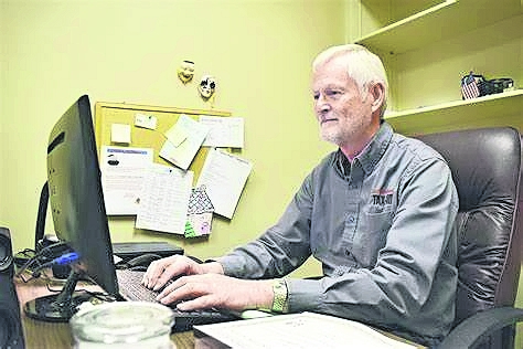 En 2025, el FBI recibió más de 201 mil denuncias de personas mayores de 60 años y calculó pérdidas superiores a 7 mil 700 millones de dólares. Foto: CORTESÍA AARP
