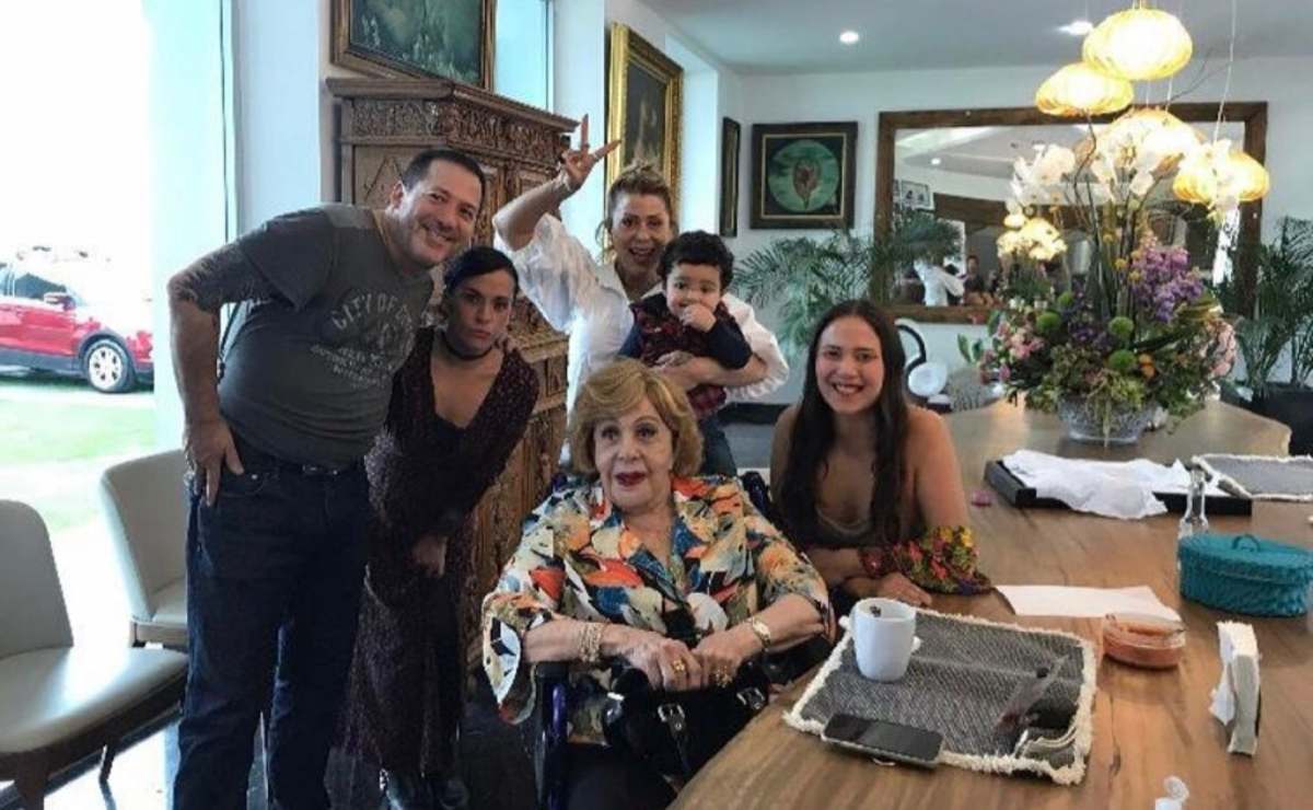 Silvia Pinal, Alejandra y Enrique Guzmán celebran el cumpleaños de Apolo