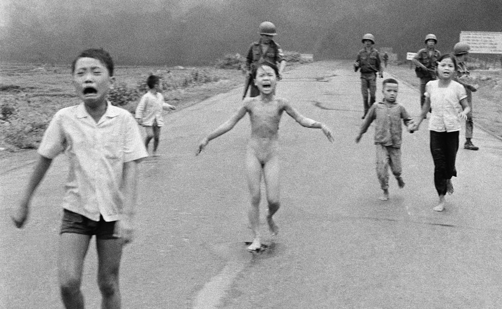 Facebook censura fotografía de "La niña del napalm"