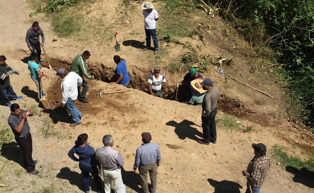 Campesinos de San Salvador Atenco rompen bordos del río Xalapango