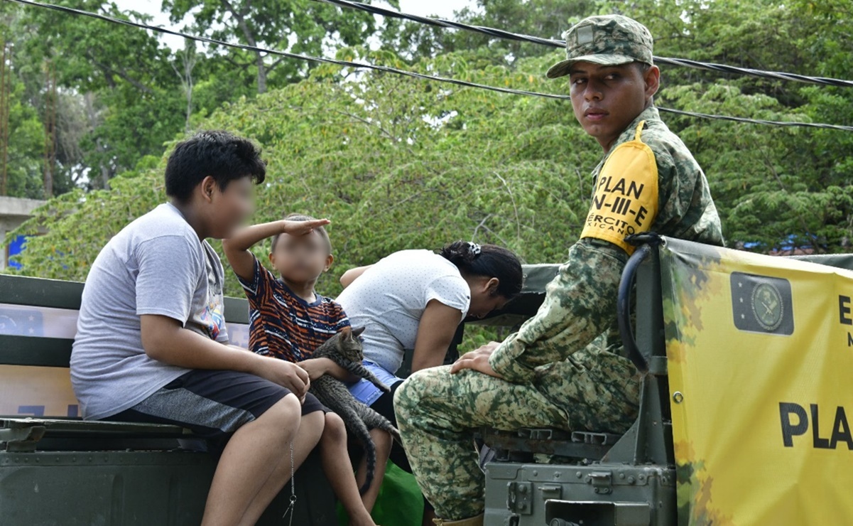 Ejército, Marina y Guardia Nacional apoyan a población tras paso de Beryl en Quintana Roo