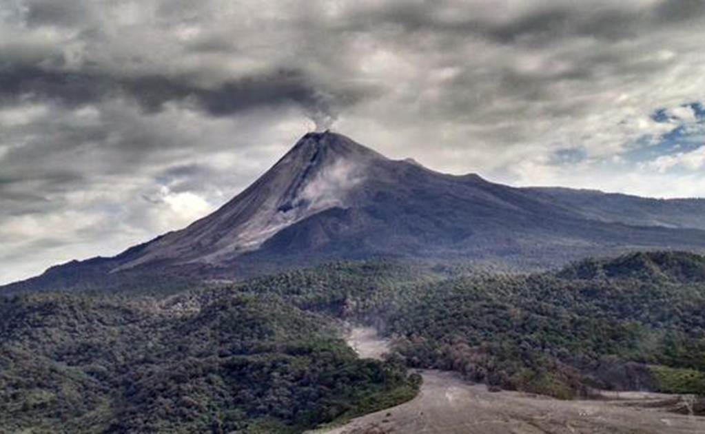 Volcán de Colima mantiene actividad sísmica estable 
